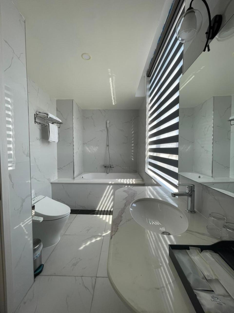 Lotus Hotel & Apartment Hai Phong Exterior photo